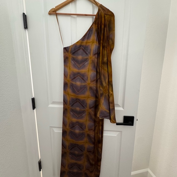 Zara One-Shoulder Dress in Gold and Purple - Picture 3 of 4